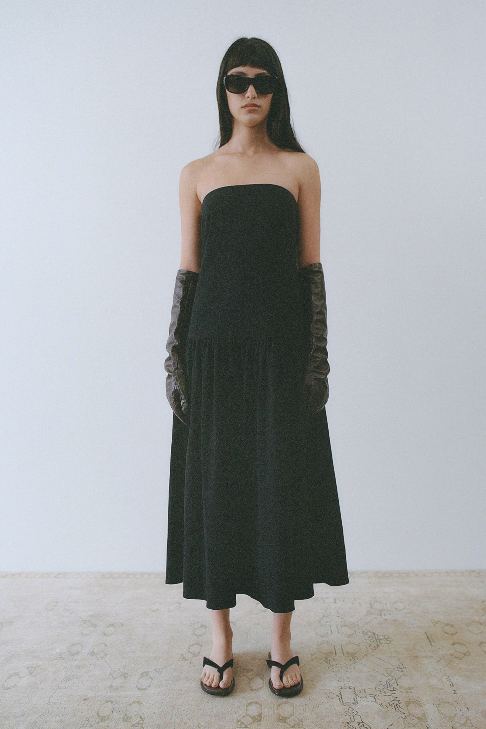 Gathered Strapless Minimal Dress - Black