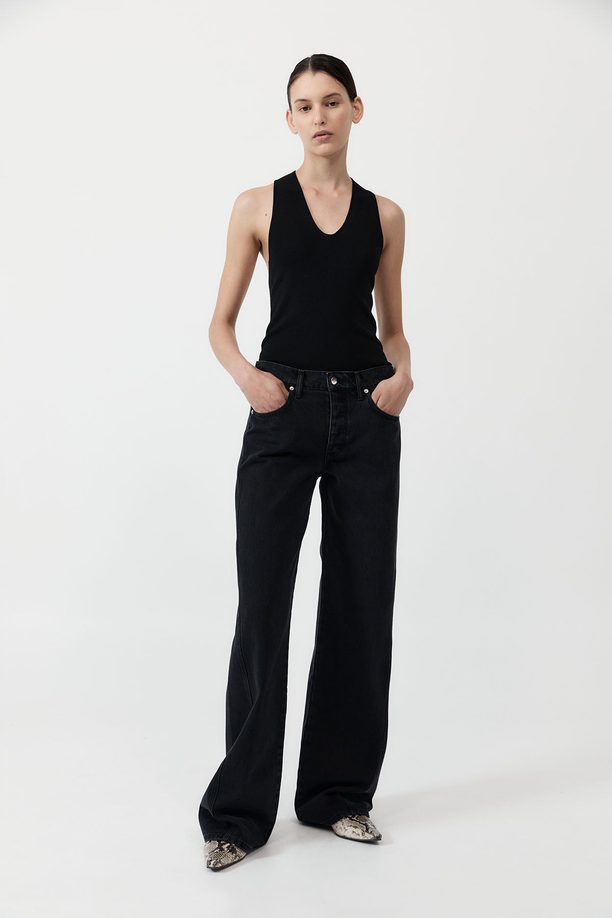 Low Rise Jeans - Washed Black