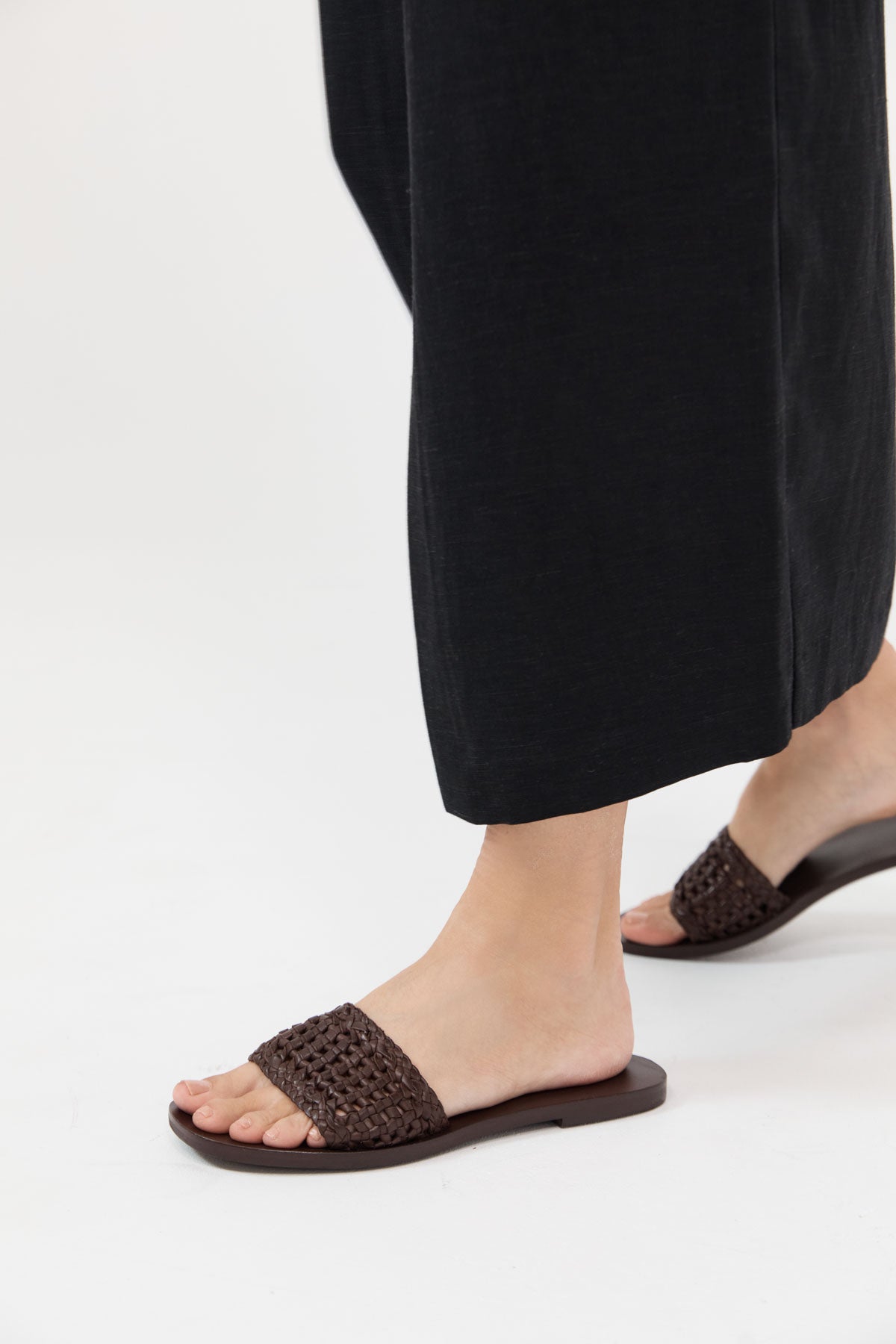 Macrame Mesh Slides - Chocolate