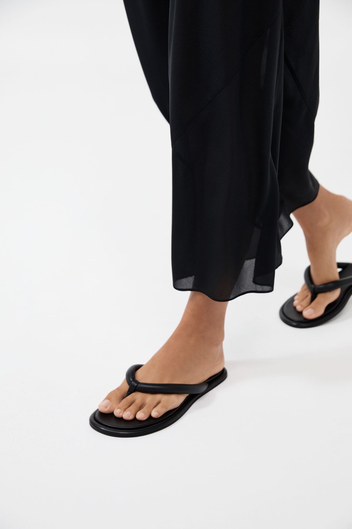Sumi Slide - Black