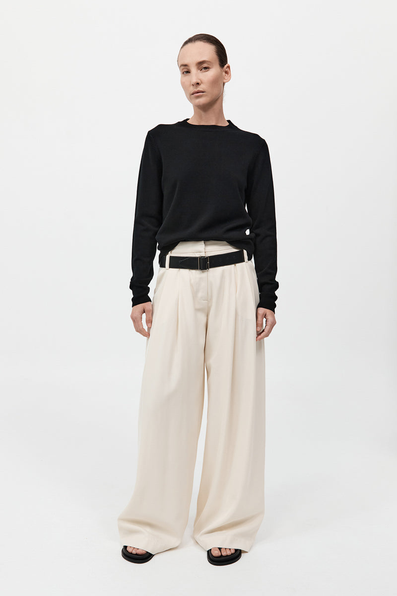Classic Crew Neck Sweater - Black
