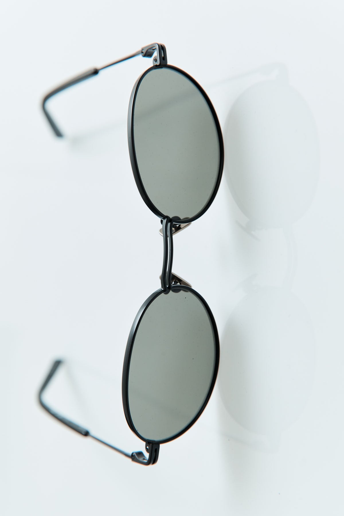 Fine Metal Oval Sunglasses - Black/Grey