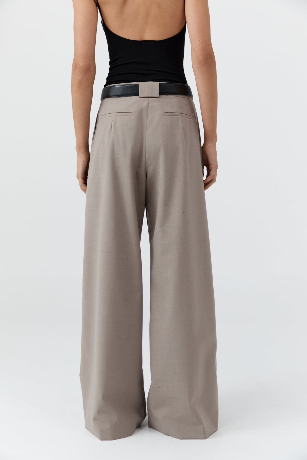 Pleat Loop Pants - Mousse