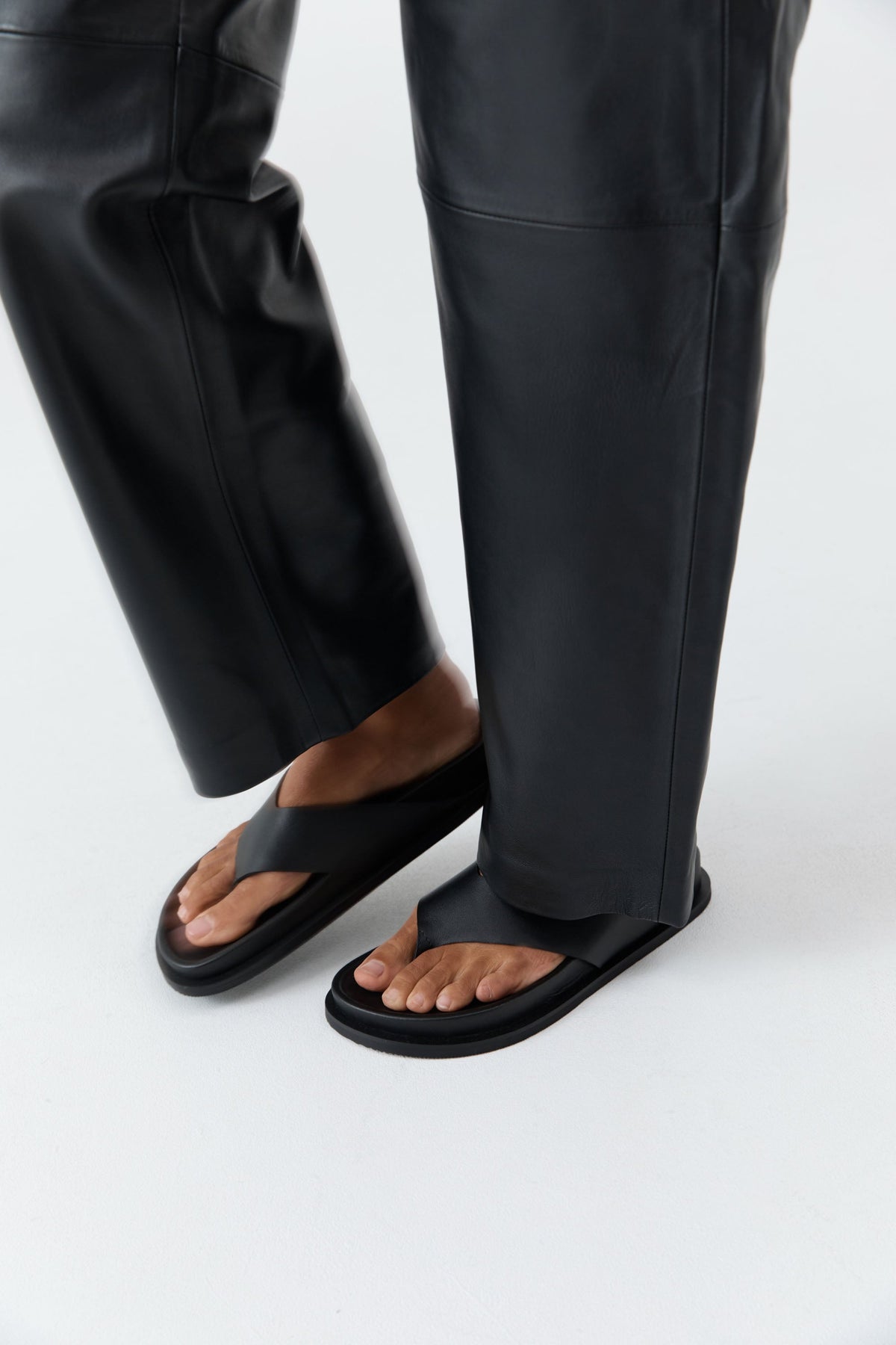 Classic Thong Slide - Black