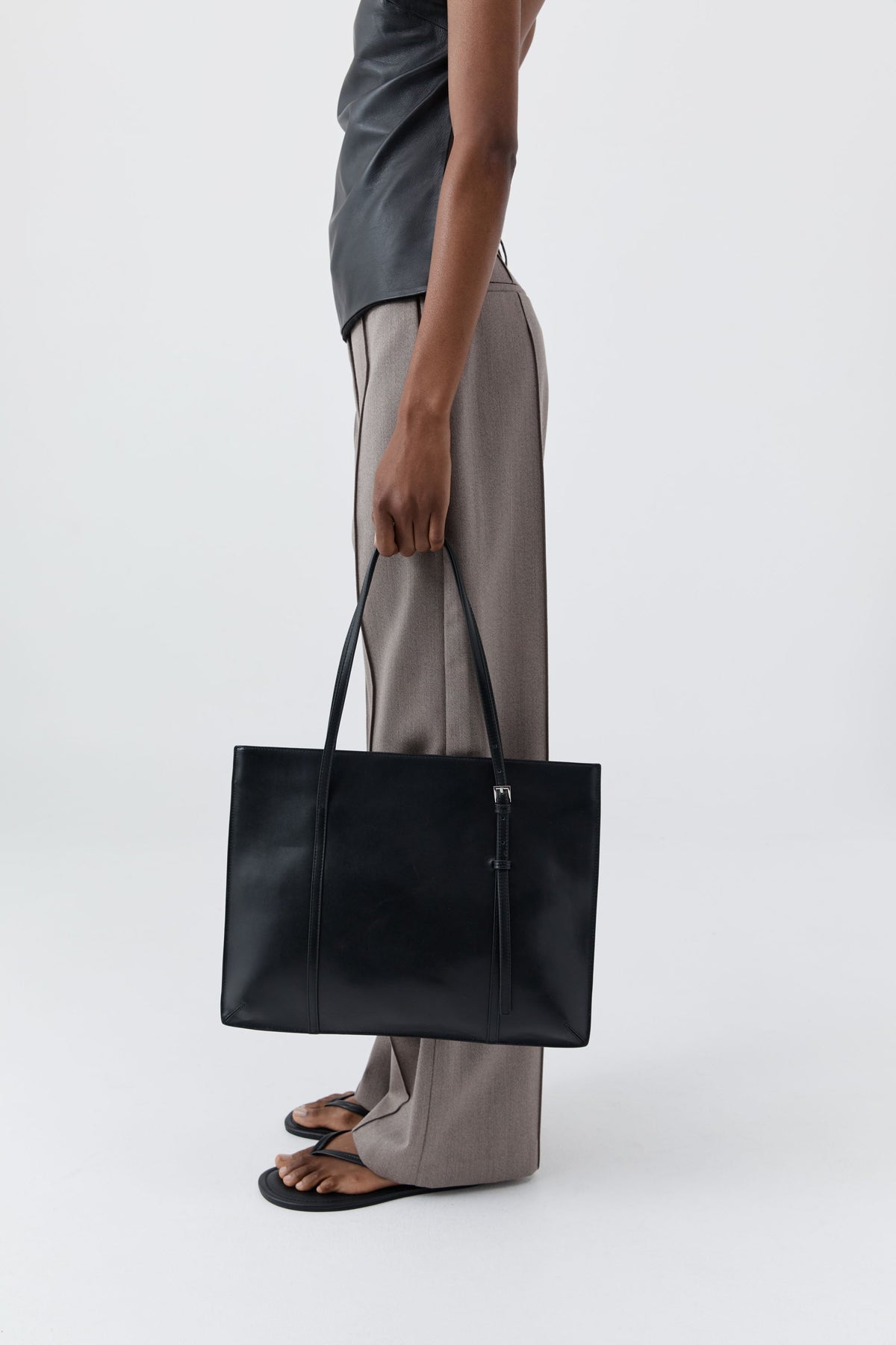 90s Messenger Tote - Black