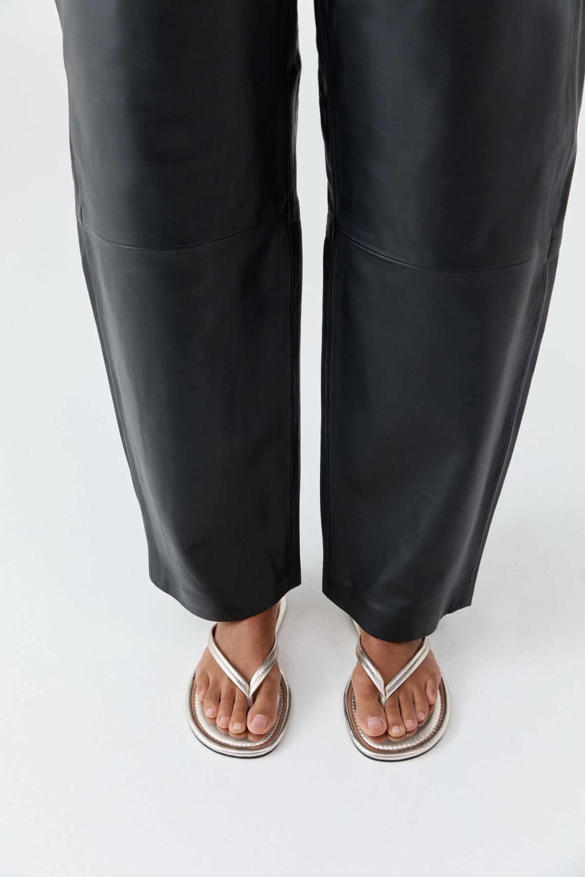 Thong Detail Slide - Soft Gold