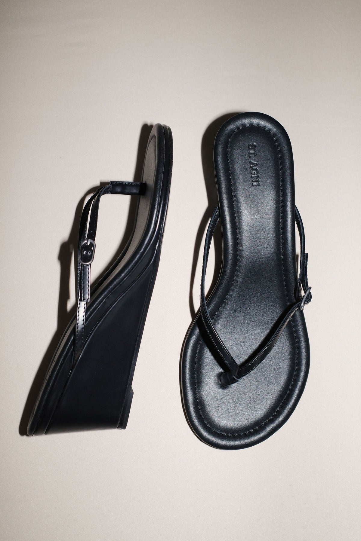 Petit Belt Thong Wedge - Black