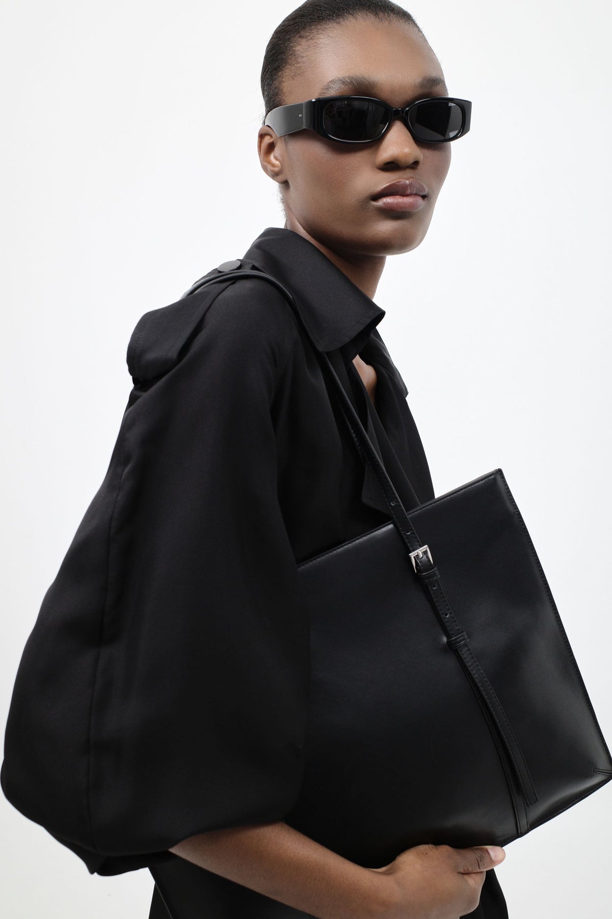 90s Messenger Tote - Black