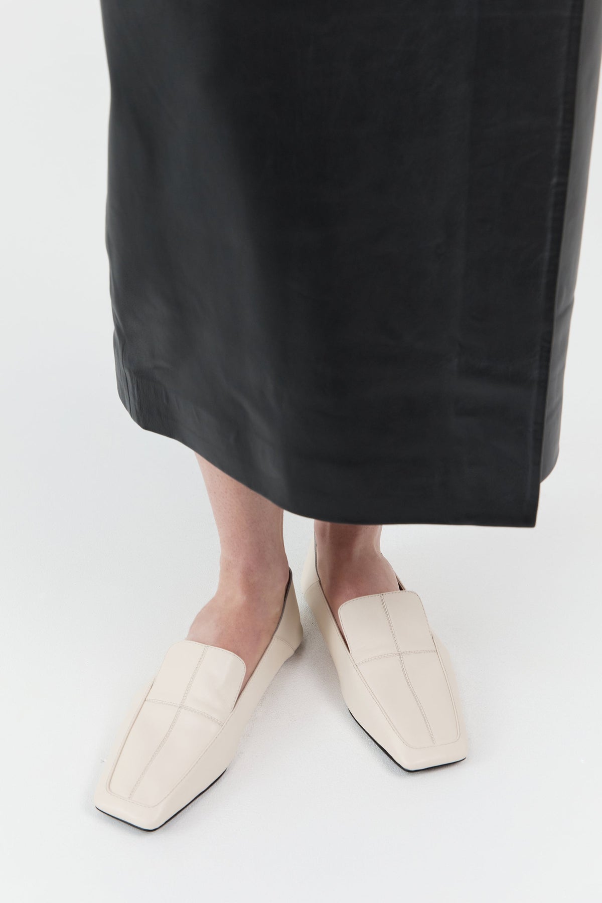 Minimal Flat Loafer - Ecru