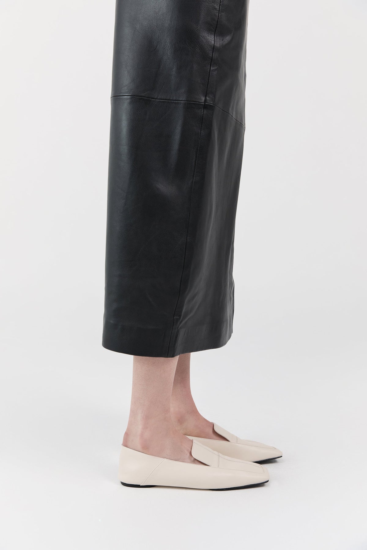 Minimal Flat Loafer - Ecru