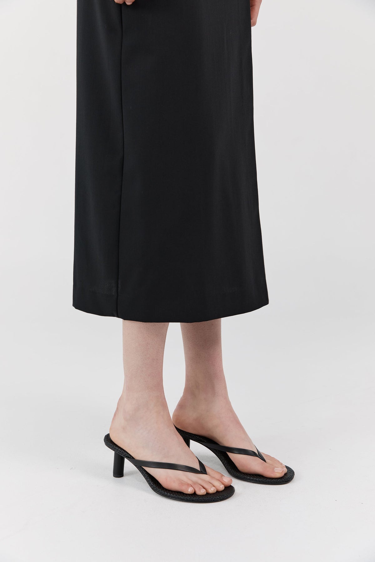 Woven Thong Heel - Black