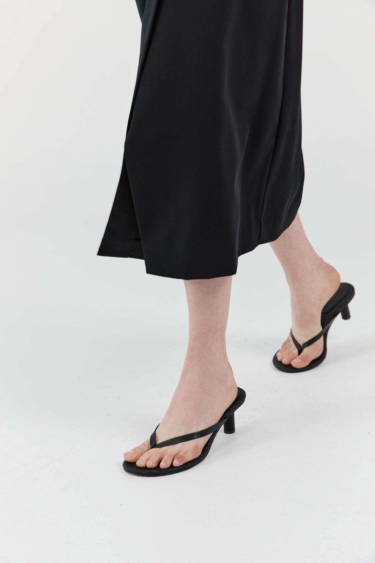 Woven Thong Heel - Black