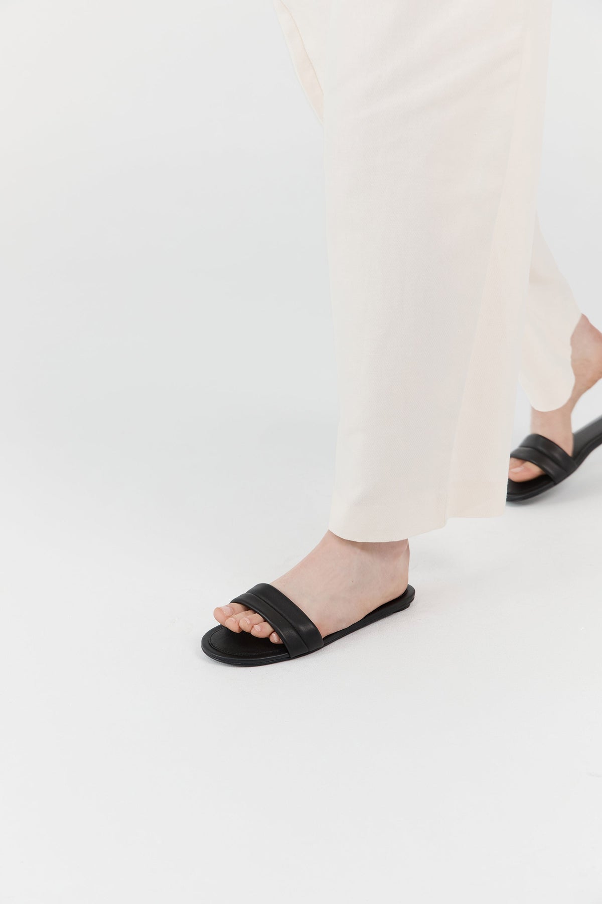 Stitch Detail Slide - Black