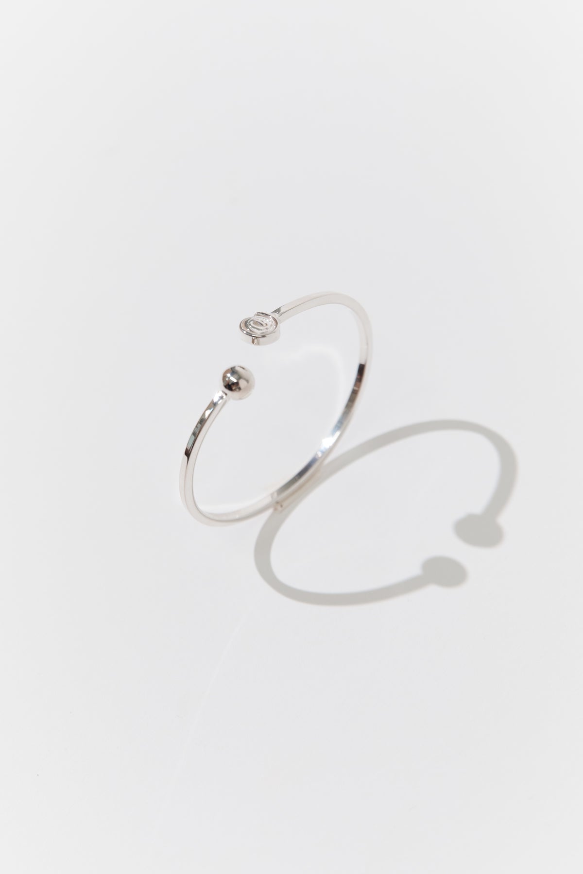 TRAZO Adjustable Bangle - by Belén Kröl