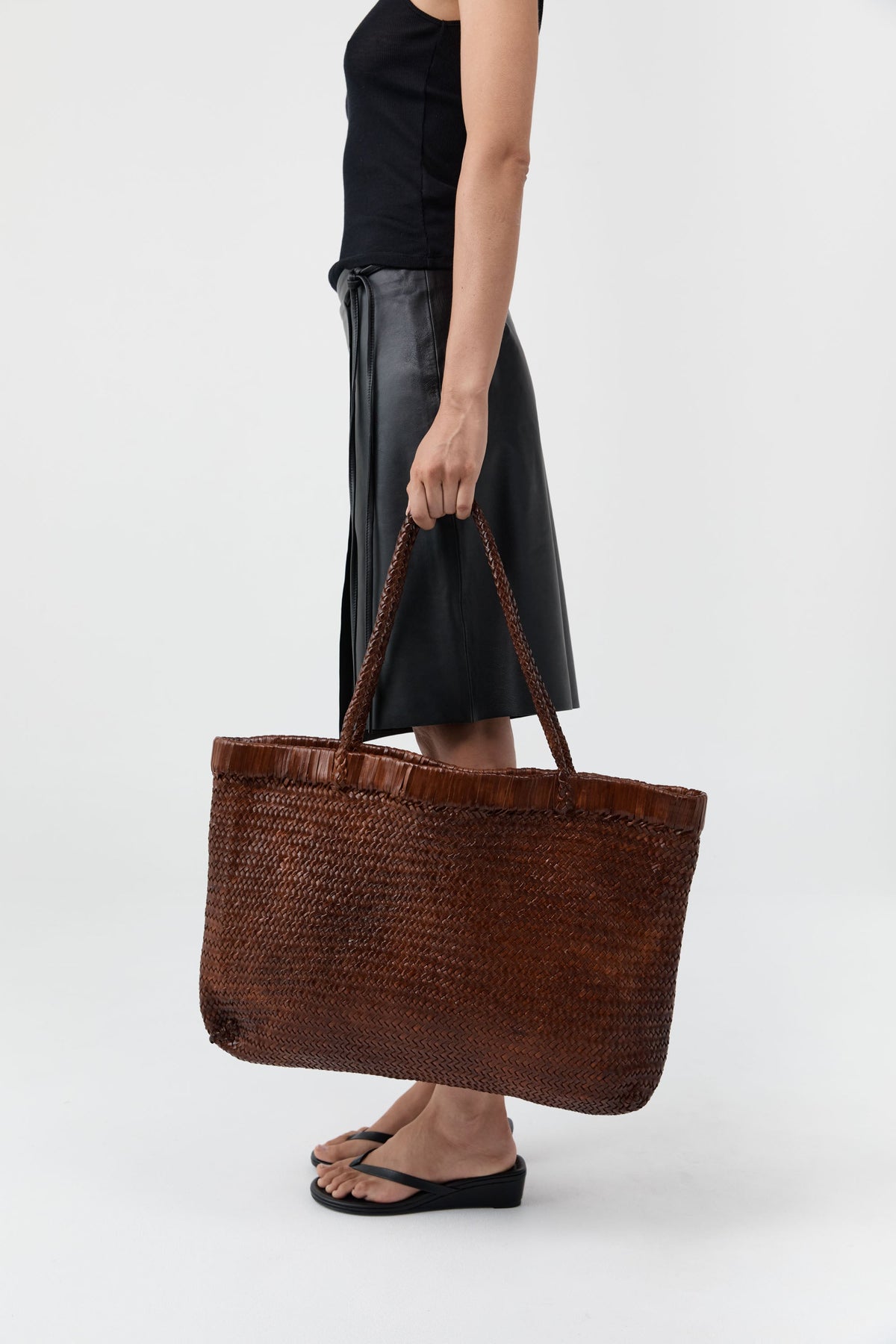 Wide Bagu Woven Tote - Chestnut