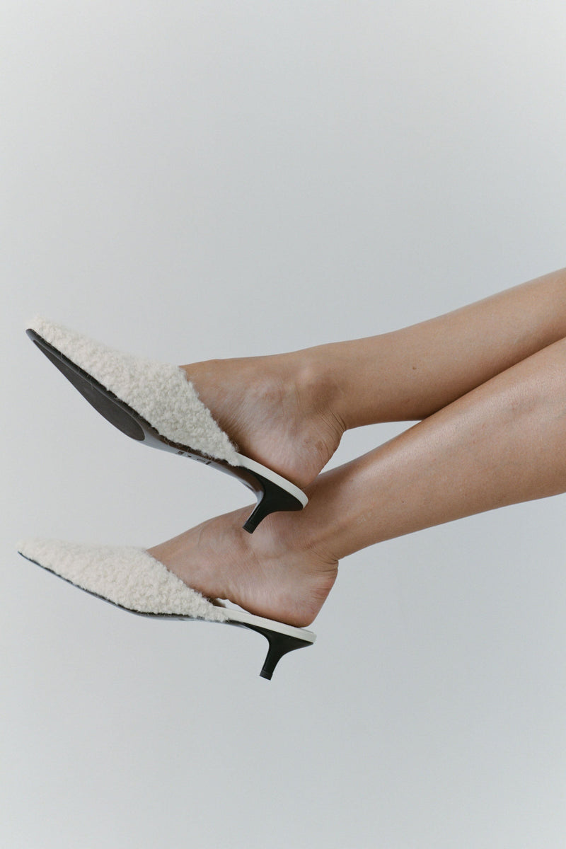 Teddy Heel - Ecru - Featured