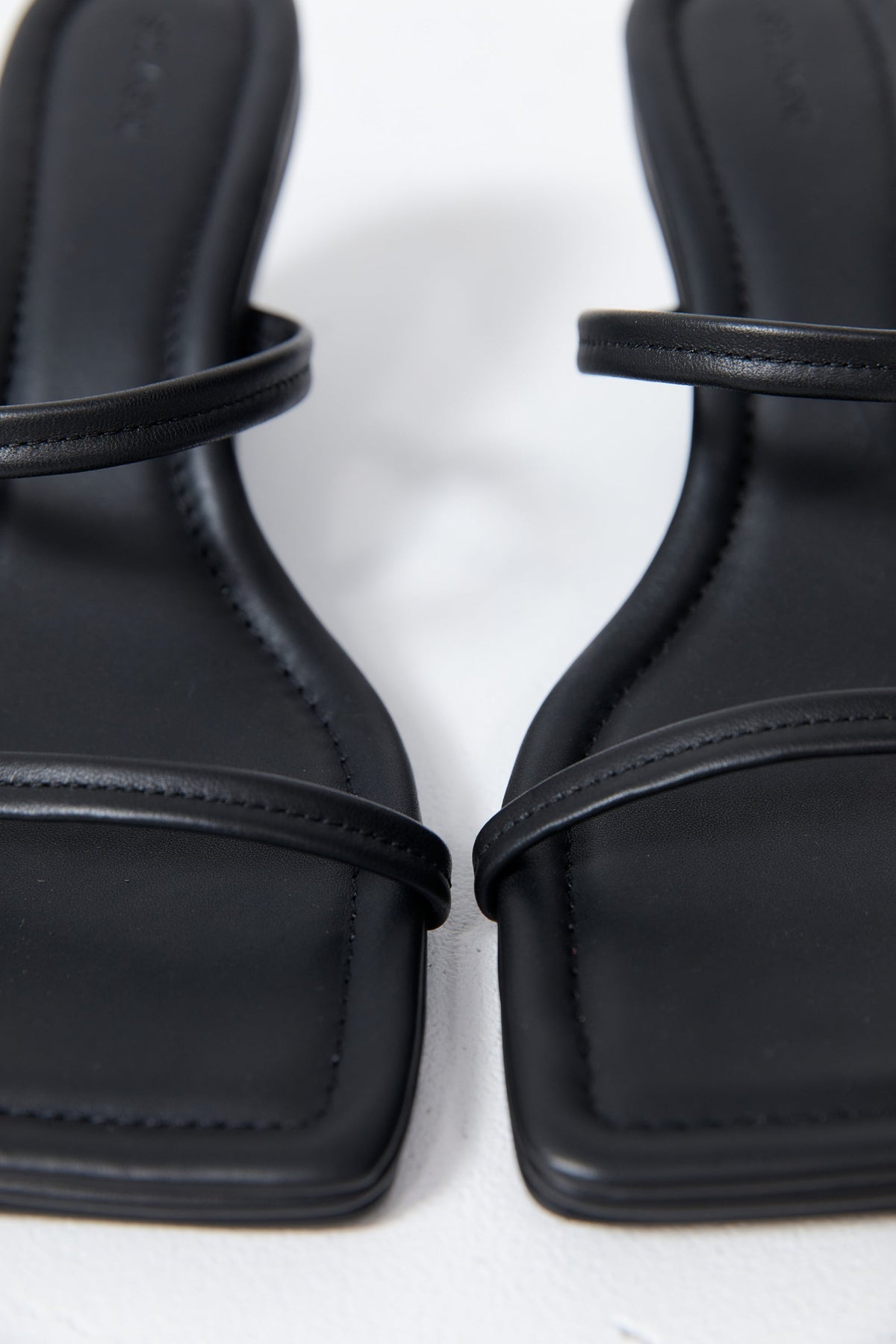 Double Strap Arc Wedge - Black