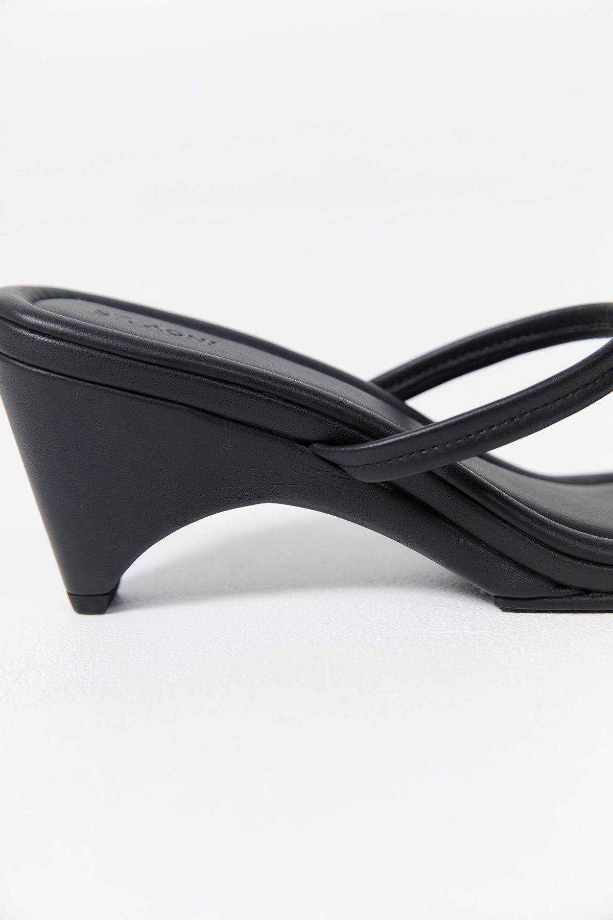 Double Strap Arc Wedge - Black