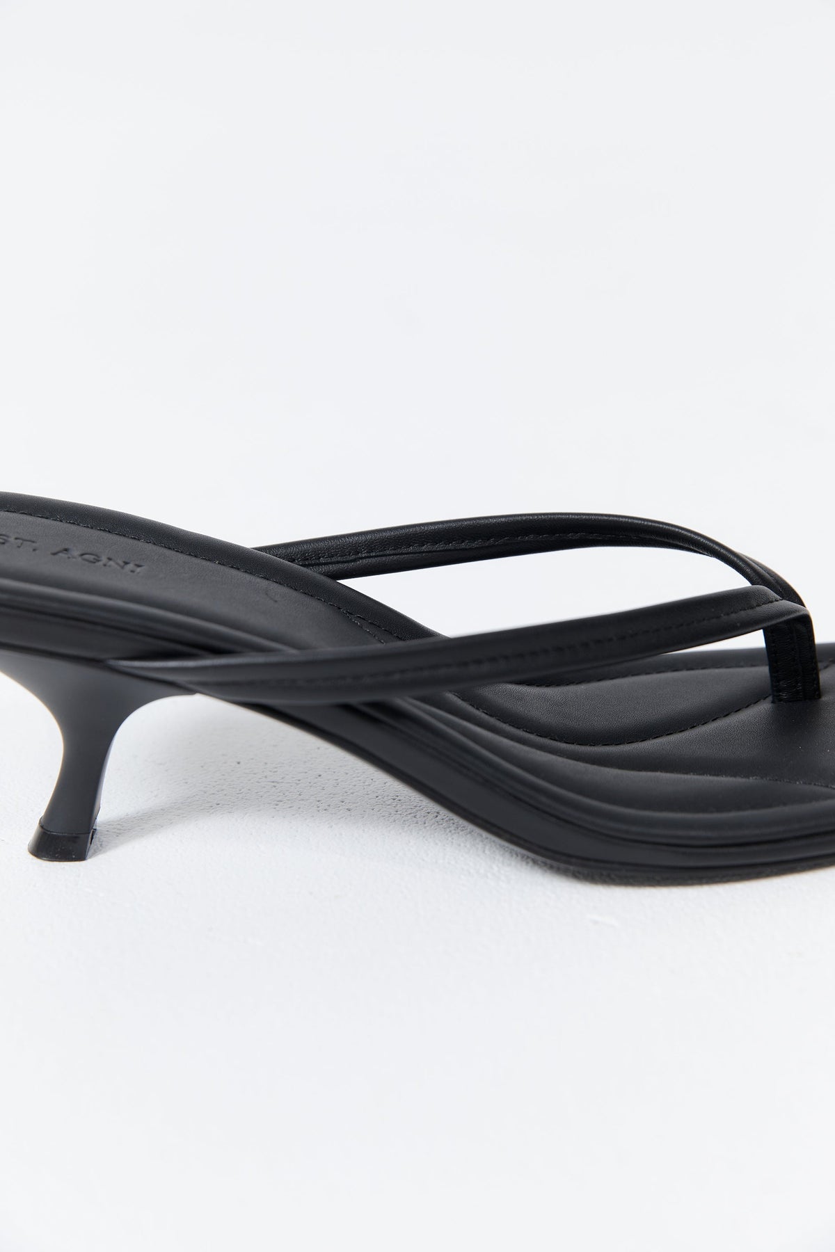 Thong Detail Heel - Black
