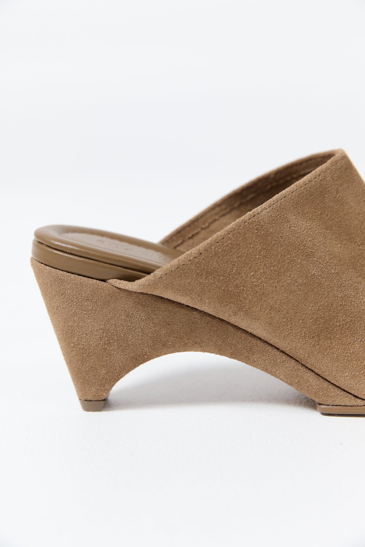 Suede Arc Wedge - Oak