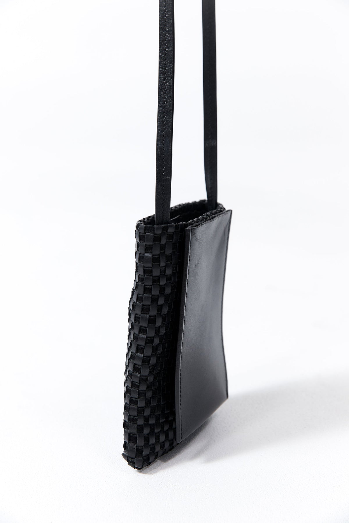 Lattice Contrast Sling Pouch - Black