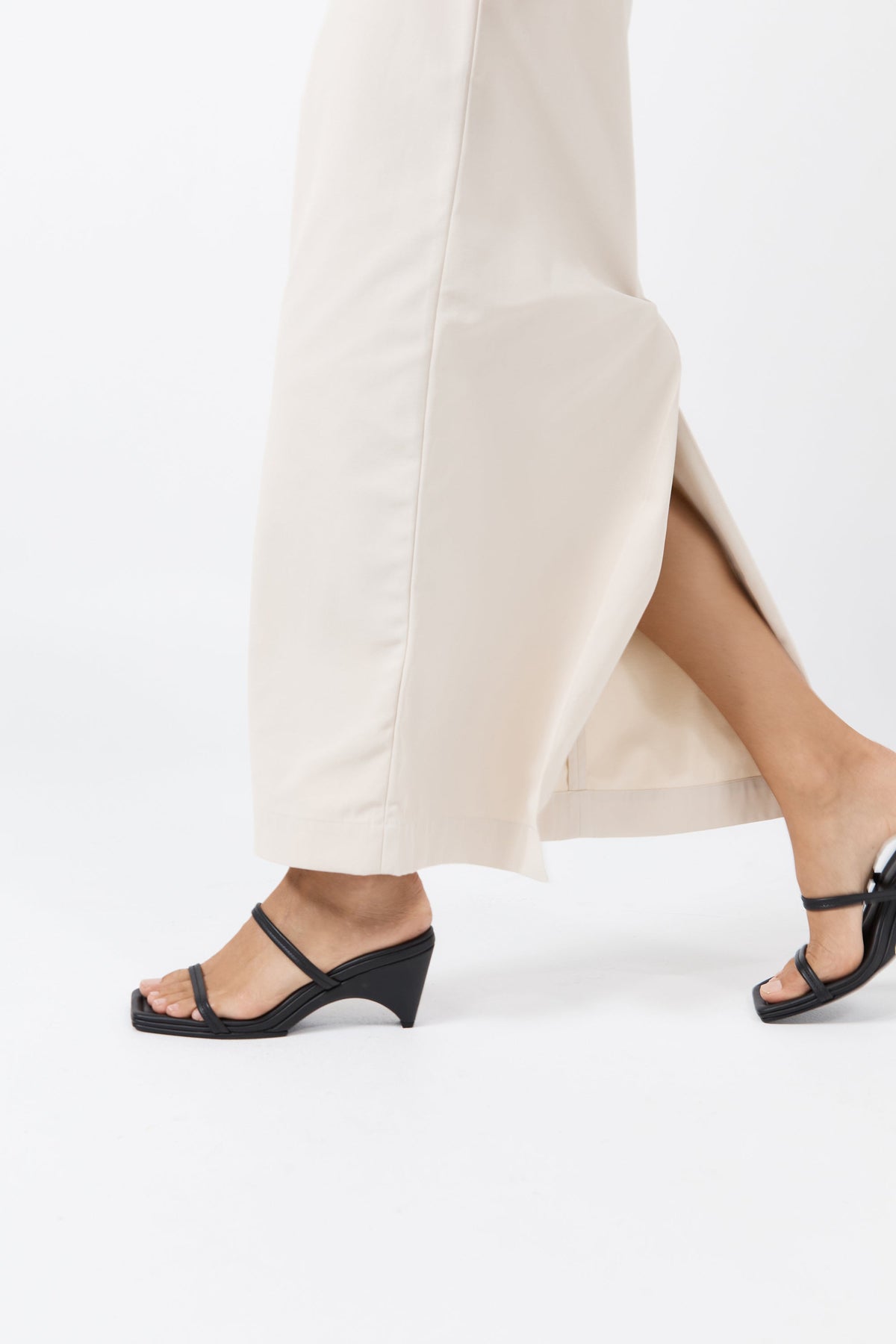 Double Strap Arc Wedge - Black