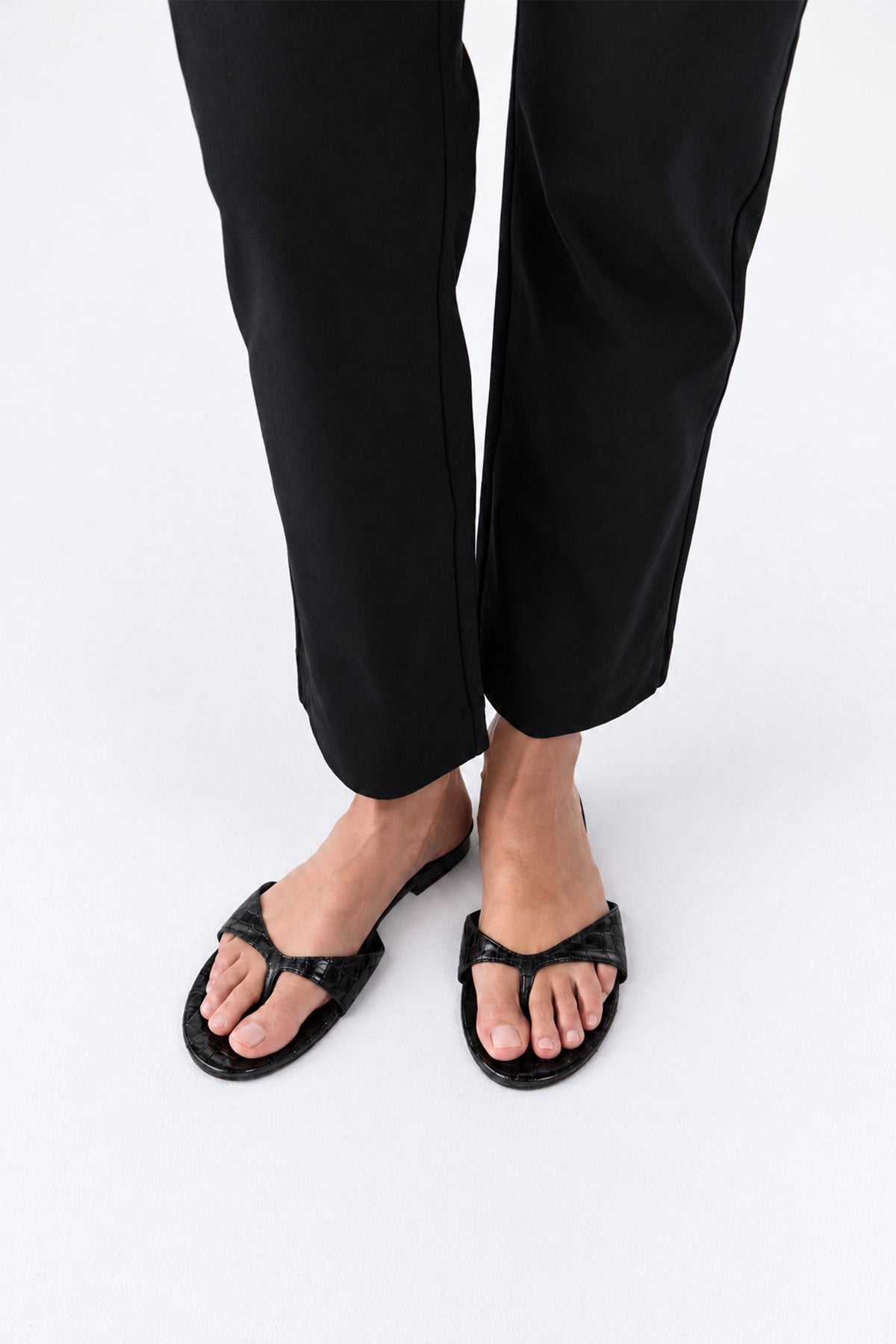 Everyday Thong - Croc Embossed Black