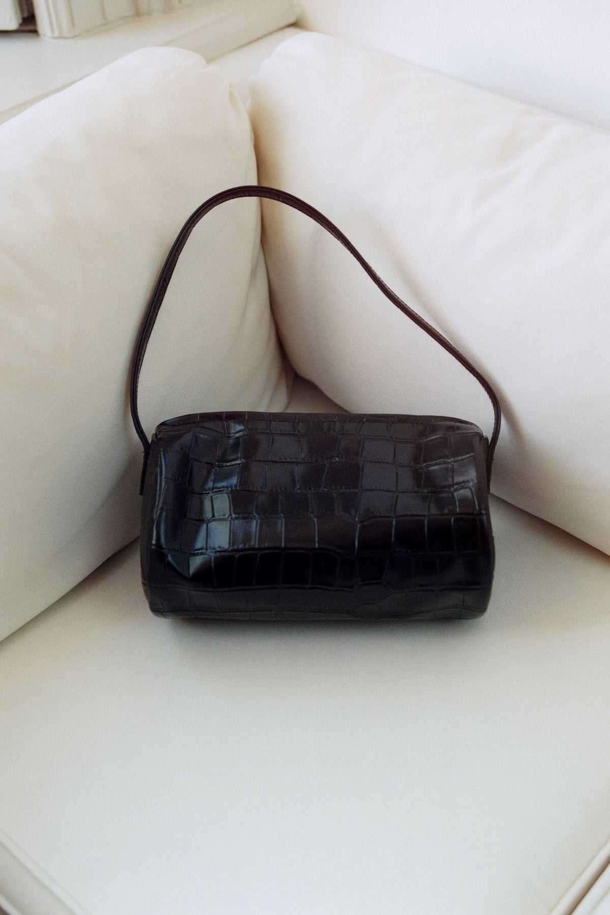 PRE-ORDER: Connolo Shoulder Bag - Croc Embossed Black