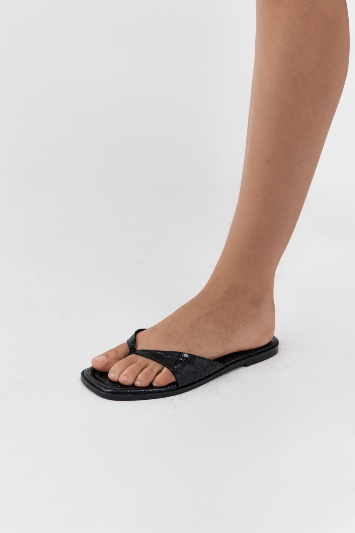 Everyday Thong - Croc Embossed Black