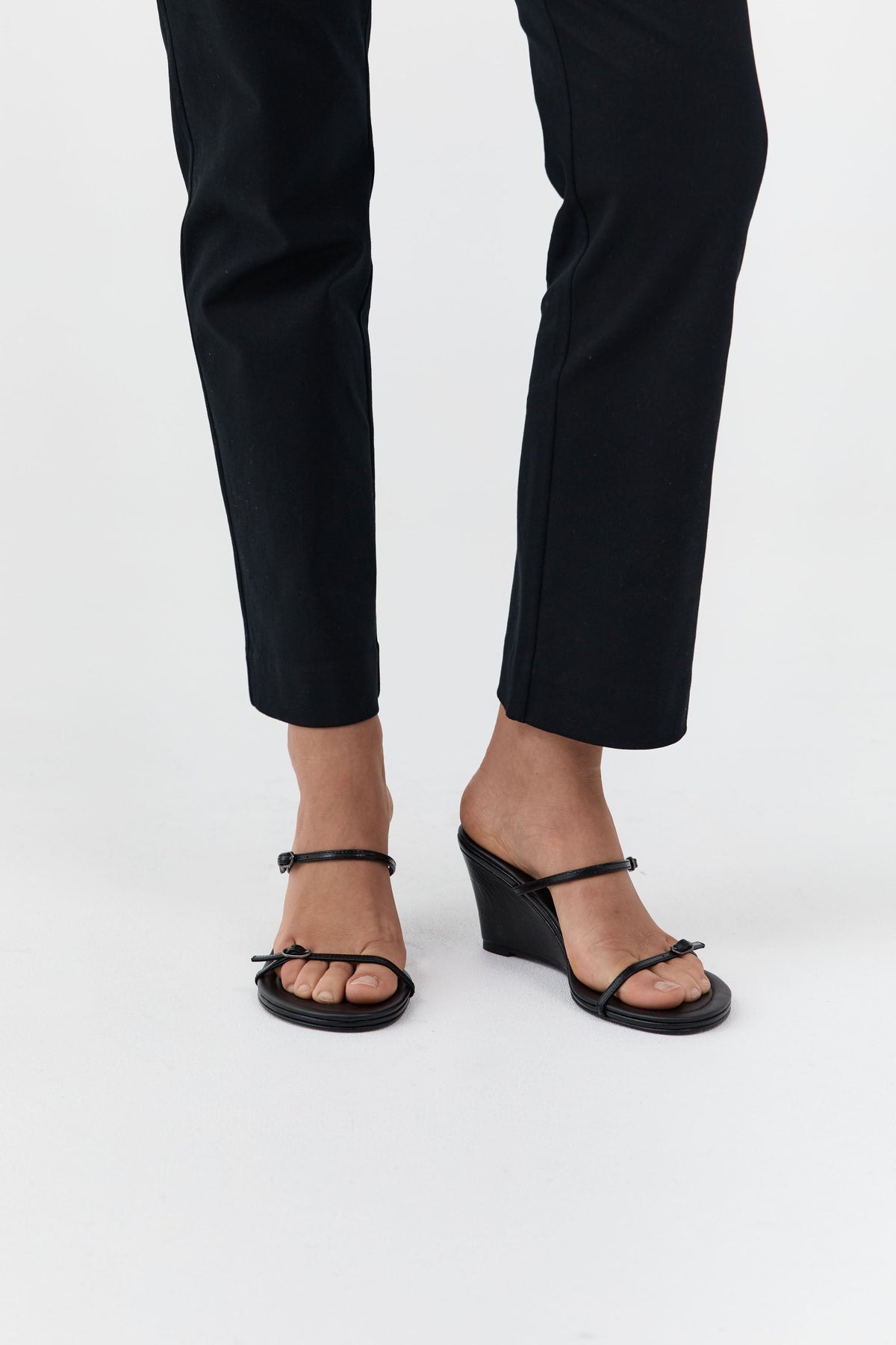 Petit Belt Detail Wedge 70 - Black