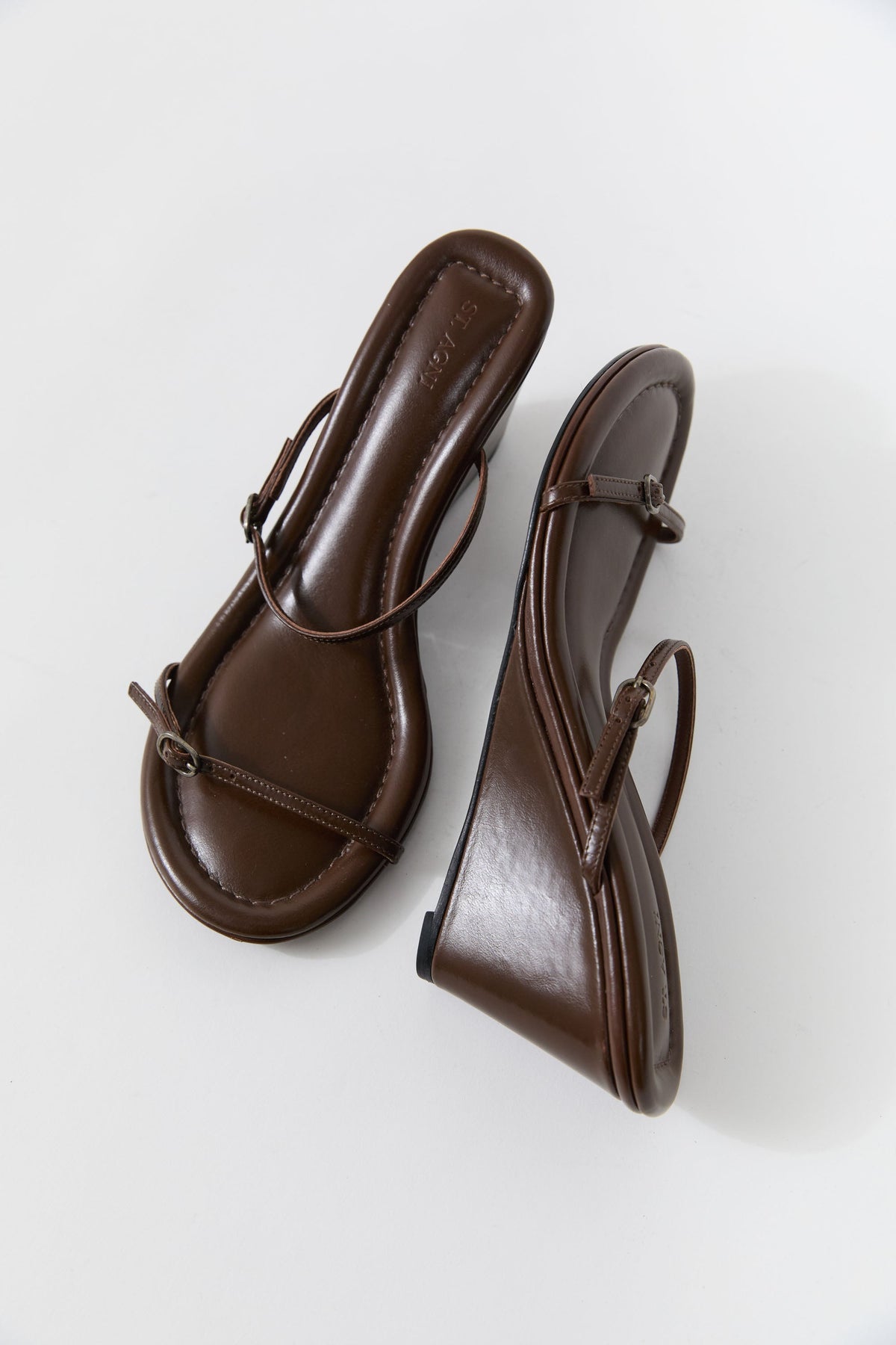 Petit Belt Detail Wedge 70 - Pecan